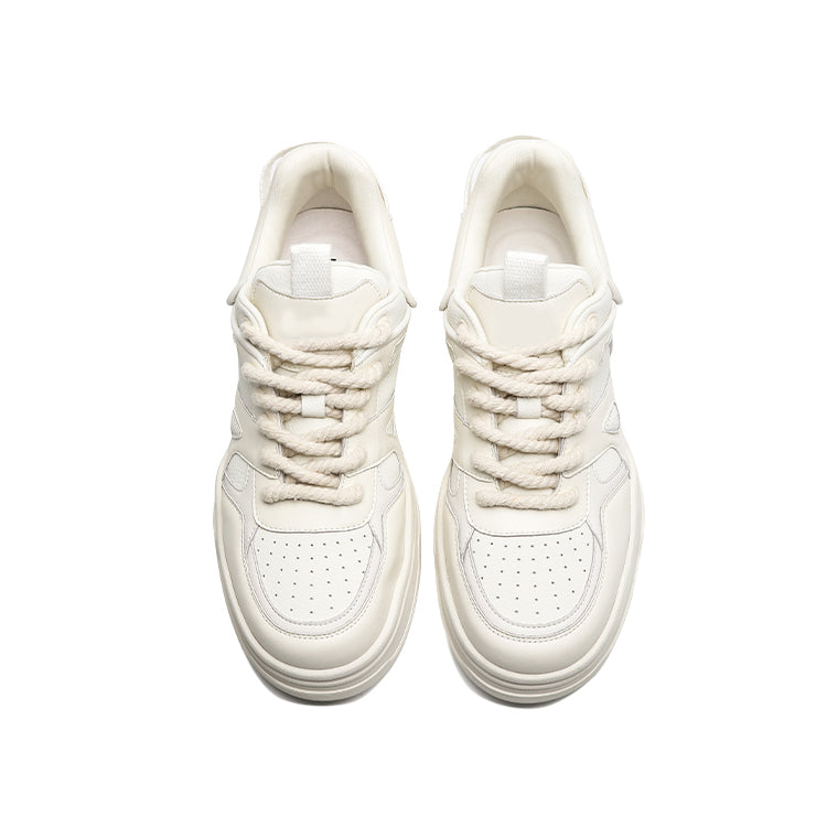 Trendy, comfortable, fashionable and versatile low-cut sneakers for couples